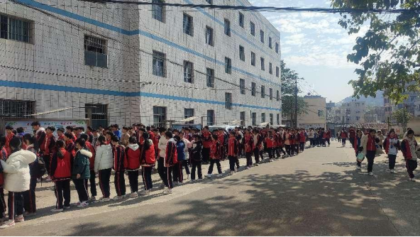 营养午餐助力孩子健康茁壮成长-浦北县龙门中学营养午餐纪实
