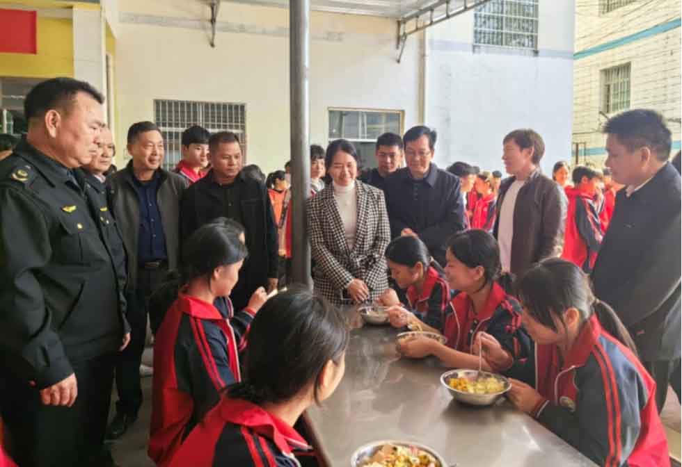 龙门中学：全面实施营养自助餐计划，助力学生健康成长